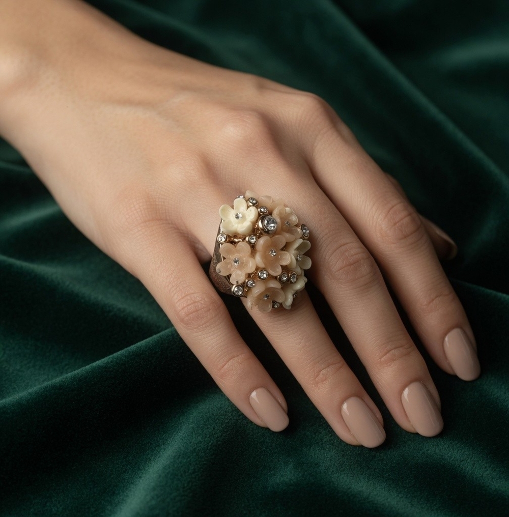 Vintage Floral Cluster Rhinestone Ring Beige Pale Pink Size 6.5 Costume Jewelry